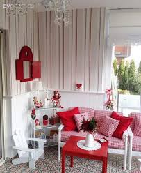 Aygun Hanim In Kirmizi Beyaz Vurgulu Kis Bahcesinde Yeni Yil Dekoru Ev Gezmesi Dekor Oturma Odasi Fikirleri Dekorasyon Fikirleri