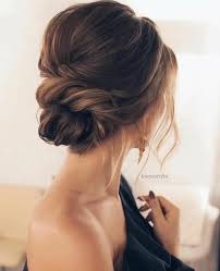 Chignon basso e spettinato acconciature raccolte, acconciature per il matrimonio, idee per acconciature,. 1001 Idee Per Acconciature Matrimonio Capelli Corti