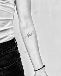 Smalltattoos Nametattoo Armtattoo Finelinetattoo Scripttattoo Tattooideas Tinytattoo Tattooinspiration Tattooa Minimal Tattoo Geometric Tattoo Tattoos