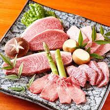 food japanesefood foodphoto yummy japanesecuisine cook instagood yakiniku にんにく japan 八王子 焼肉まんてん 黒毛和牛 盛り付け 処女肉 肉 焼肉 メニュー 牛肉料理 焼肉