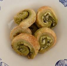 Feuilletes Chevre Pesto La Gourmandise Est Un Joli Defaut Feuillete Chevre Recettes De Cuisine Recette