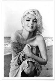 Weitere ideen zu norma jeane, marilyn monroe, schöne hintern. Marilyn Monroe On The Sea Shore Poster Juniqe