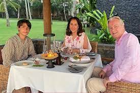 Kartika soekarno yang merupakan putri presiden sukarno dengan ratna sari dewi soekarno ini menikah dengan presiden citibank eropa, frits frederik seegers yang berasal dari belanda pada 2 desember 2005. Kabar Duka Suami Karina Kartika Putri Presiden Soekarno Meninggal Dunia