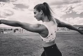 Daughter of david and lisa allman.has an older brother, kevin.as an accomplished dancer, she took up track and field her freshman year as a jumper and sprinter. Oiselle S Valarie Allman Sets American Record In Discus Saturday Winger Wins Javelin Season Opener
