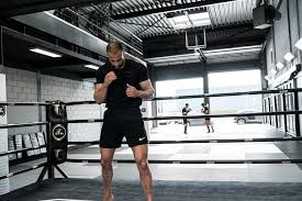 Where reigning heavyweight champion rico verhoeven has been undefeated since 2012, hari has not won any of his last four fights. Badr Hari Facebook