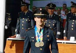 Rommel pacheco es un clavadista y militar mexicano. Rommel Pacheco Asciende A Subteniente Del Ejercito Desde El Balcon