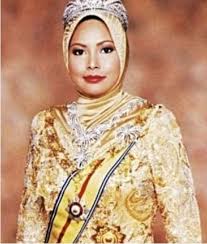 Sultan hisamuddin alam shah ibni almarhum sultan alauddin sulaiman shah kcmg 13 may 1898 1 september 1960 was the second yang dipertuan agong of malaya f. Kenali Wajah Raja Permaisuri Agong Pertama Hingga Terkini Kini Media