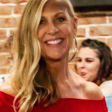 Are there grocery delivery options in Seaside for Airbnb guests?