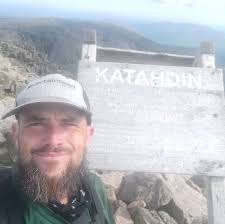 What are good hiking trails near Lake Winnipesaukee for kids?