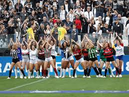 .em buenos aires (arg), posts nas redes sociais mostraram a semelhança com um lance de bola parada do borussia dortmund (ale), em 2018. Cheerleaders Na Festa De Abertura Do Brasileirao Que Ano E Hoje Uol Esporte