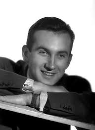 Parmi leurs voisins, on trouve un chanteur d'opéra et sa femme, un séquestré volontaire. Daniel Ceccaldi Biographie Et Filmographie