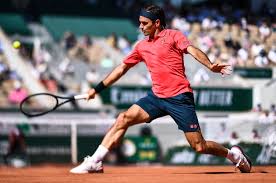 Roger federer, left, congratulating rafael nadal after their 2005 french open semifinal, their first meeting at roland garros. Federer Dazzles Serena Survives Scare In French Open Round 1 Daily Sabah