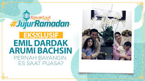 10 momen emil dardak syuting film the santri, berperan jadi ustaz. Streaming Eksklusif Jawab Jujur Bareng Emil Dardak Dan Arumi Bachsin Suka Ambil Porsi Ekstra Saat Berbuka Vidio