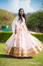 Available in new collections or you can send us your pictures or. 11 Sisters Of The Bride Outfit Styles You Will Love This Wedding Season Frugal2fab