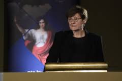 Katalin kariko, vaccine pioneer proved right by pandemic, wins $1.5m breakthrough prize. Kariko Katalin A Vakcinank Hatasossaga 95 Szazalek Folott Van Mta