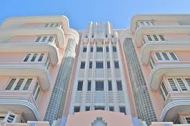 El derrumbe del edificio de doce plantas entre las calles 88 y collins avenue, en surfside, miami provocó un enorme despliegue de bomberos que trabajaron durante toda la madrugada. Edificio Miami En Condado Santurce San Juan Puerto Rico Miami Art Deco Building Miami Building