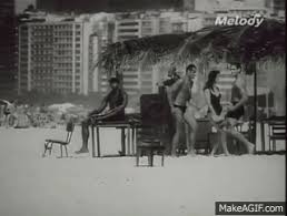 Essa moça tá diferente já não me conhece mais está pra lá de pra frente está me passando pra trás. Chico Buarque Essa Moca Ta Diferente On Make A Gif