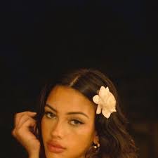 Naomi Wong's Instagram, Twitter & Facebook