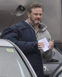 bild konnte enthalten eine oder mehrere personen personen die stehen und bart colin firth colin firth bridget jones firth