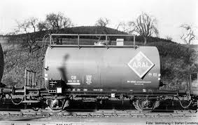 Das Foto Von 1957 Zeigt Einen 300hl Einheitswagen Die Kesseltafel Ist In Der Hohe Aus Der Kesselmitte Heraus Etwas Nach Oben Verschoben A Wagons Tourism Train