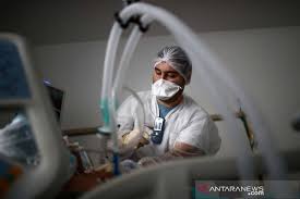 Hal ini ternyata menjadikan literasi masyarakat terkait profesi kesehatan terkesan hanya sebatas dokter dan suster saja. Sudah Tiga Hari Angka Pasien Covid Rawat Inap Di Prancis Turun Antara News
