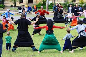 Pola lantai tari garis lurus. Lengkap Tari Randai Asal Sejarah Pola Gerakan Video