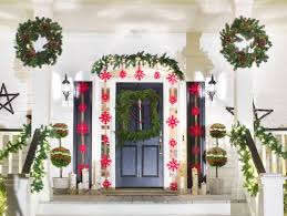 For example, the accounting department can use old adding machine paper to create door bows or you can cut the. Christmas Decorating Ideas Home Bunch Interior Design Ideas