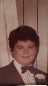 Elisa Leach's Instagram, Twitter & Facebook