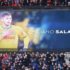 Emiliano sala's sister is reportedly in a critical condition after trying to take her own life. Spenden Von Fussball Stars Emiliano Sala Obduktionsergebnis Liegt Vor Suche Nach Pilot Svz De