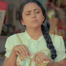 හෙමේට හෙමගේ ලෝකේම ඉතින් කඩචෝරුවනි...ගෑනුළමි ආසයි ලස්සනේ