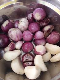 Bila dah kupas kulit bawang kecil, terus cuci dan toskan airnya. Tak Payah Beli Lagi Ini Cara Membuat Bawang Goreng Yang Lebih Rangup Wangi
