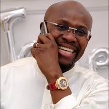 Viviane n'est rien face à Djéneba. Viaviane est poussiéreuse, hors Djénéba  vit dans le devéloppement. Tous derrière Debordo Leekunfa, vive Djénéba et  abbat Viviane.