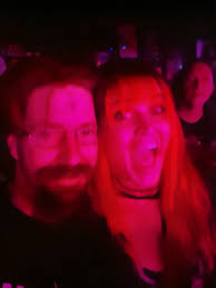 Who are the metal bassists and metal heads in the room?