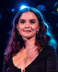 File:Sabrina Claudio 08 27 2018 -19 (44687178811) (cropped).jpg