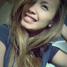 Holly Eldred's Instagram, Twitter & Facebook