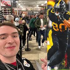 Khalil Davis's Instagram, Twitter & Facebook