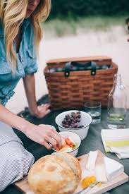 14 Ways To Be Romantic Essen Sommer Picknick Und Lecker