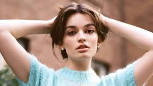 100+] Le Foto Di Emma Mackey