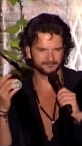 Gracias por compartir esta joyita (Walter Veron) Y si, realmente no estoy  tan solo....tu sigues aquí..... conmigo 💔