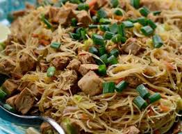 Iti recomandam aceasta salata de orez sau de quinoa, care poate. Taitei De Orez Cu Legume