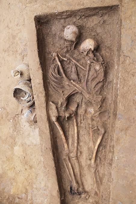 Burial of Lovers' Skeletons Found in an Embrace in Chinese Cemetery
