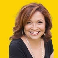 Lisa Dabbs's Instagram, Twitter & Facebook