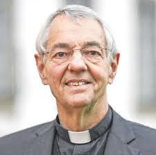 Mit der Monstranz über den See