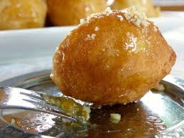 Sugarprincess Griechische Hefeballchen Mit Honigsirup Walnussen Und Zimt Loukoumades Rezept Und Video Rezepte Lecker Griechisches Essen