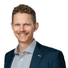 Carrie Bader's Instagram, Twitter & Facebook