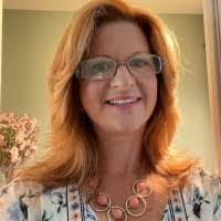 Lindsay Outten's Instagram, Twitter & Facebook