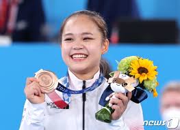 원래 실전에서 제대로 기량을 발휘할려면 연습 때 80% 정도 나와야 한다는군요 '여서정'은 20% 확률이었는데 그걸 올림픽 결승전에서 성공시켰습니다 좀 몹쓸 비유이긴 하지만. Axk3ufzjq6zojm