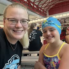 Our 10-and-Under Flashes are ready for a fun and fast day at Divisionals!  Let's go, Flashes! #weareflashes⚡️ #flashesaquatics #indianaswimming  #inswimming