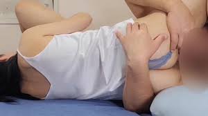 個人撮影　素人熟年カップル　彼女の家でいちゃラブセックス　　ねっとり舐め合いからの中だしを受ける熟女