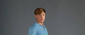 Dopo il grande successo flowers in the attic film completo 2014. Flowers In The Attic Full Movie Netflix